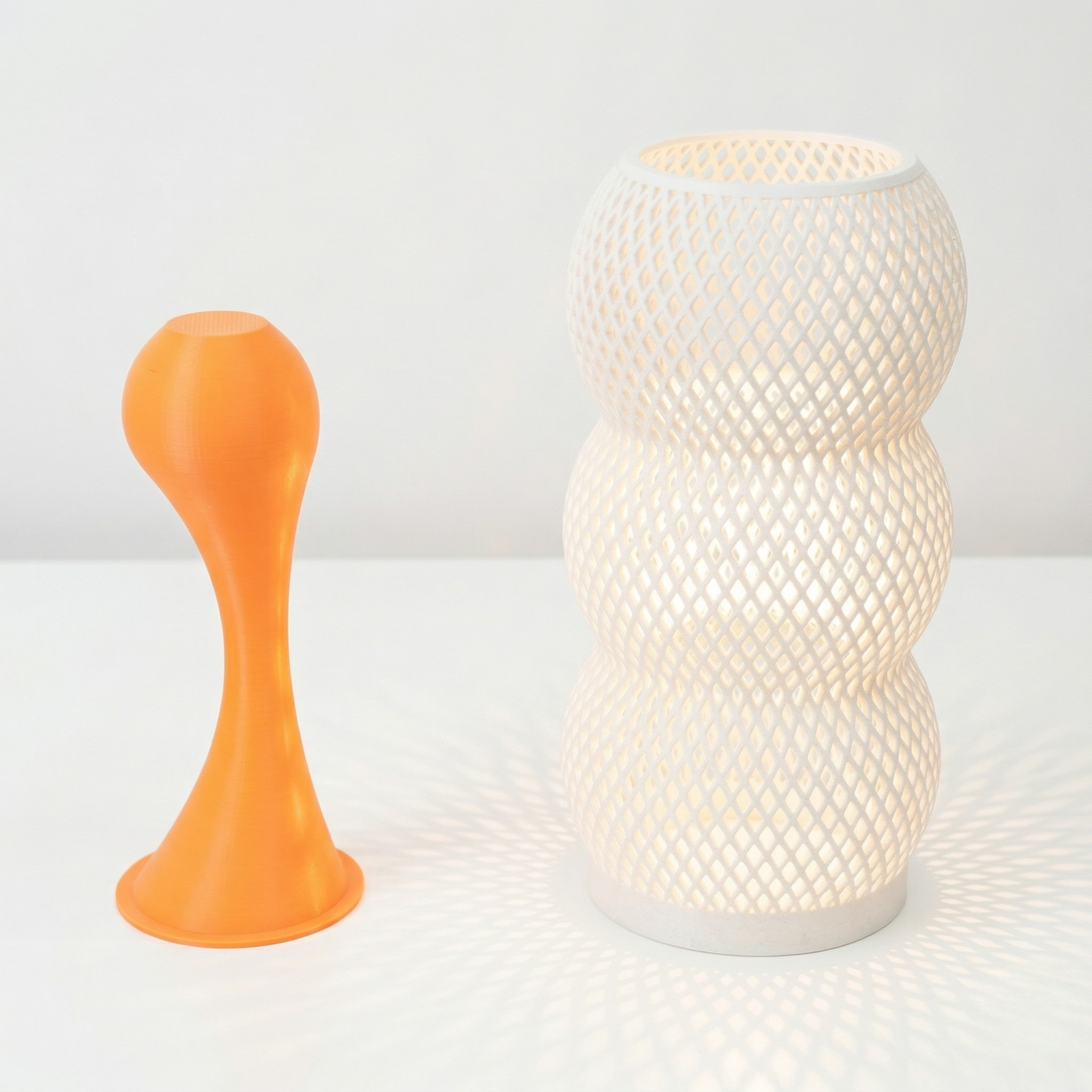 3D Printed Lava Drop Ambient Lamp - Intricate Mesh Design (Black / White)