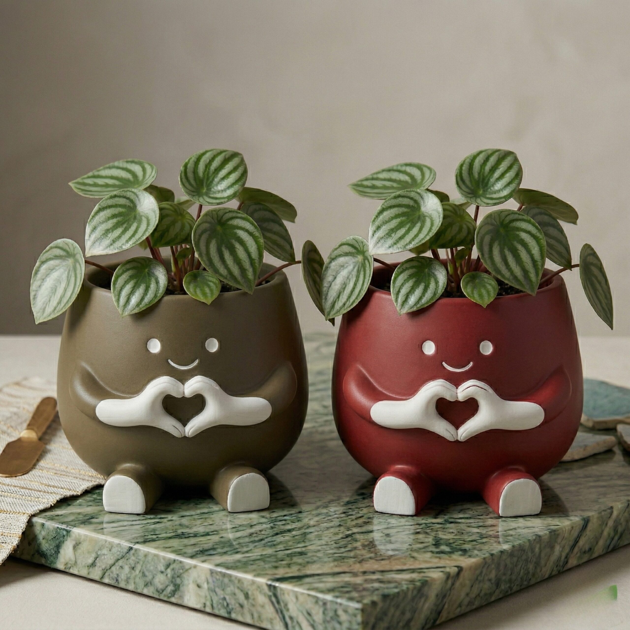 "Hearty" Pot - Cute Heart-Hands Decor | 3D Printed Mini Planter, Pen Holder & Adorable Desk Accessory for Home and Office