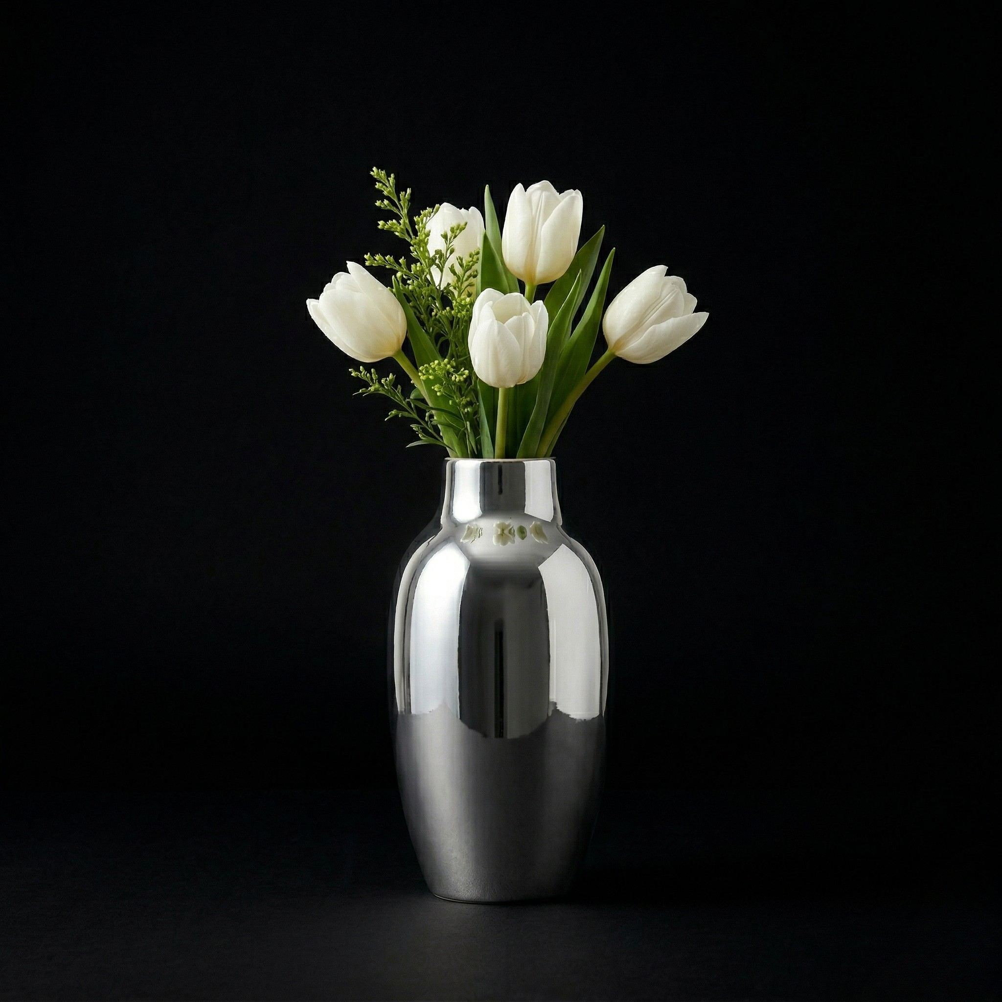 Elegant White Tulip Vase Classic Red Ceramic Flower Vase Premium Tulip Decor Vase Modern Minimal Flower Vase Luxury Home Decor Tulip Vase